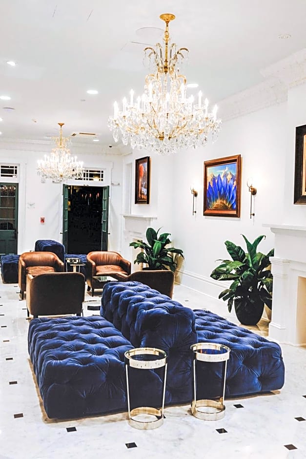 Royal Frenchmen Hotel and Bar