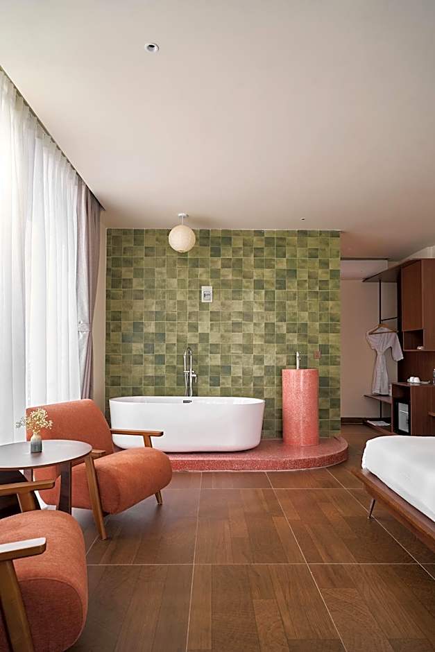 Len Hotel