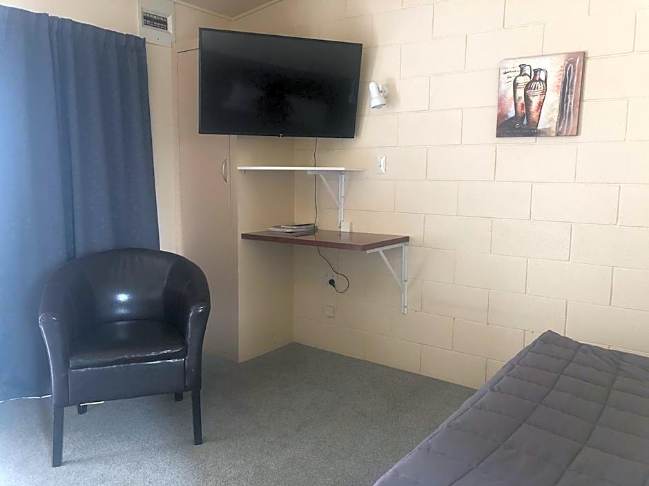 Thornton Lodge Motel