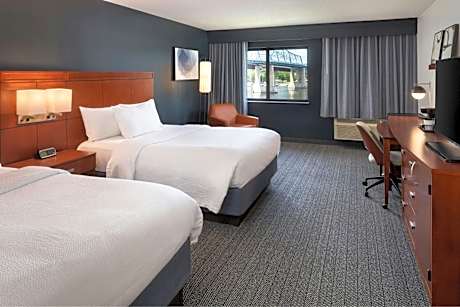 Guest room, 2 Queen, River view