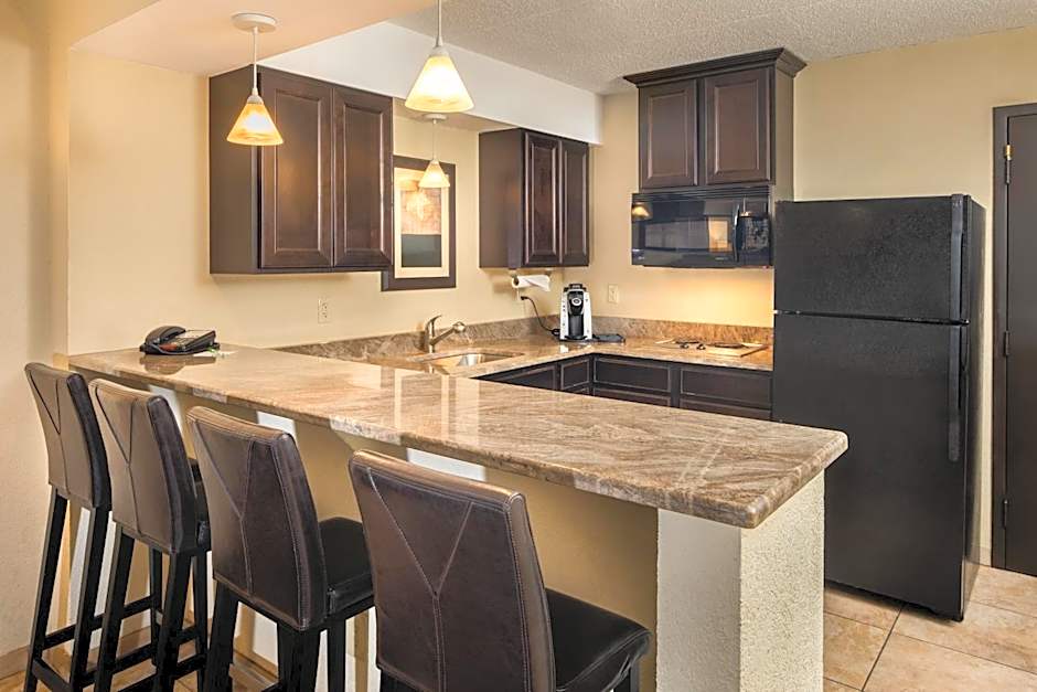 Holiday Inn and Suites Charleston West By IHG