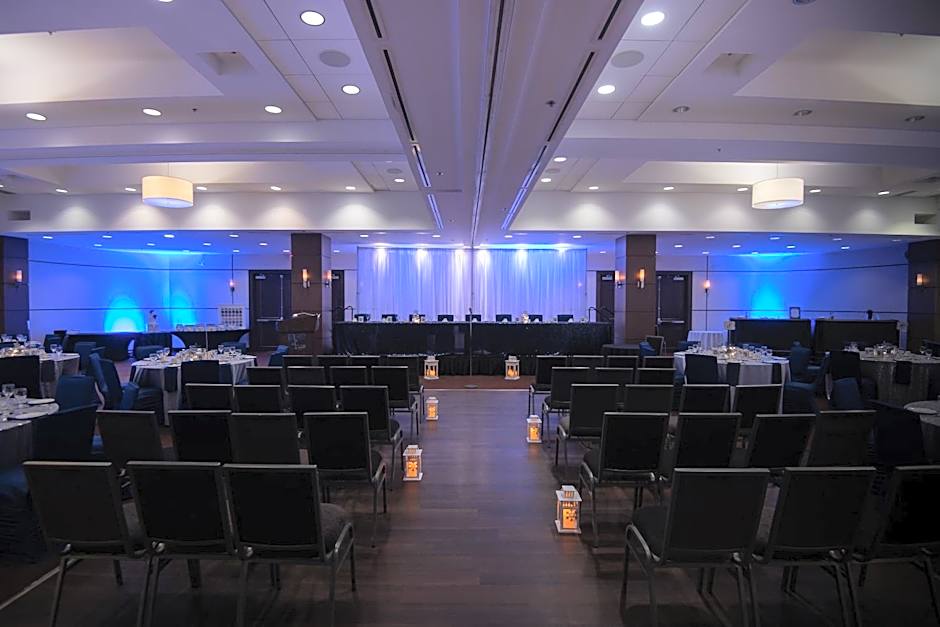 Four Points By Sheraton Winnipeg South