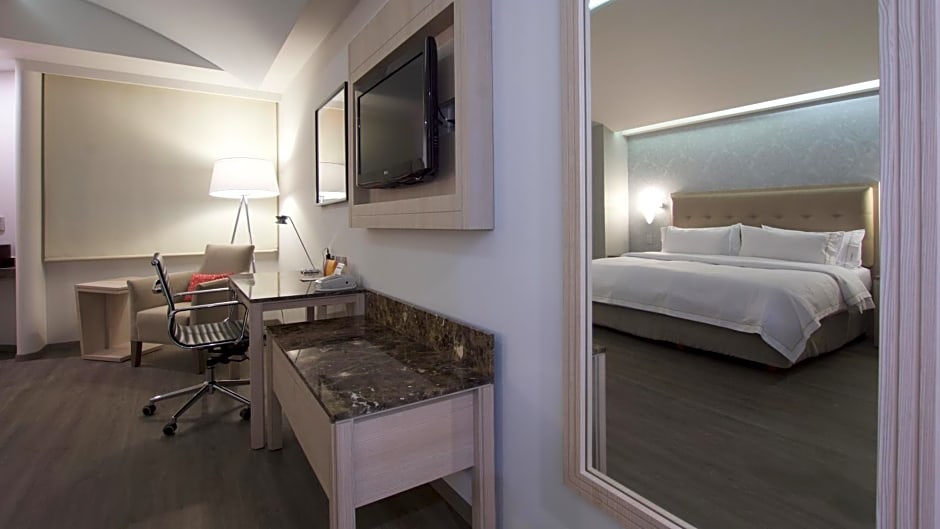 Holiday Inn Express Mexico - Toreo By IHG