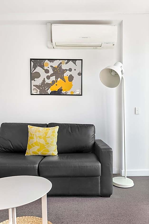 City Harbour Apartments