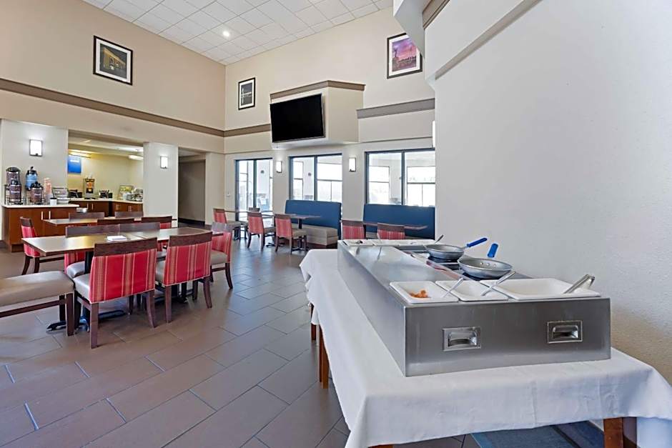 Comfort Inn & Suites Wichita Northeast