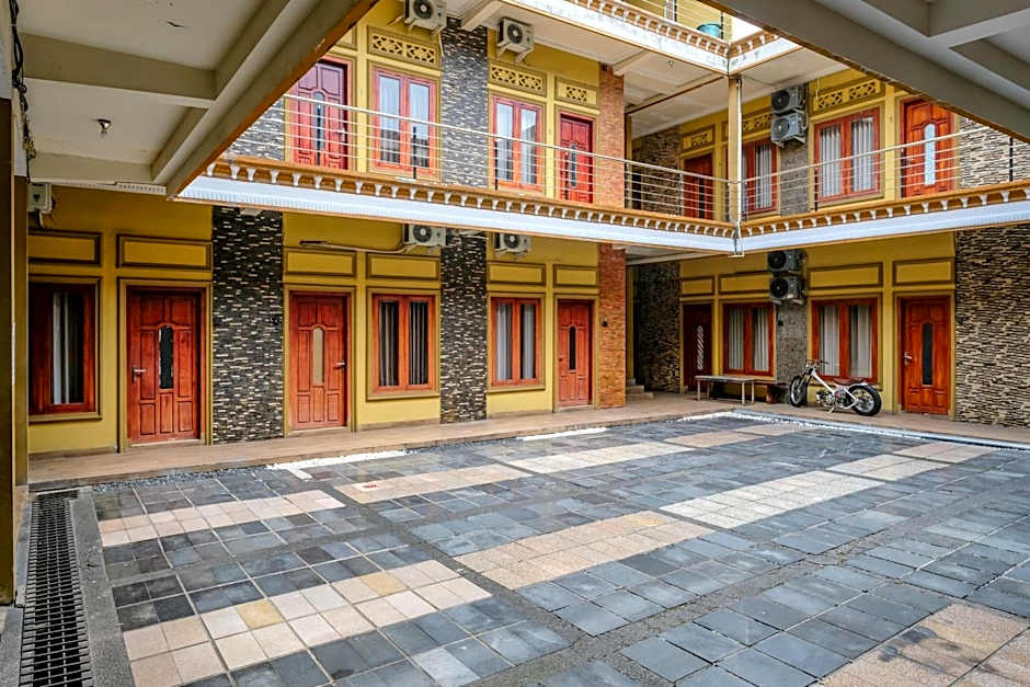 RedDoorz at Kutisari 2 Surabaya