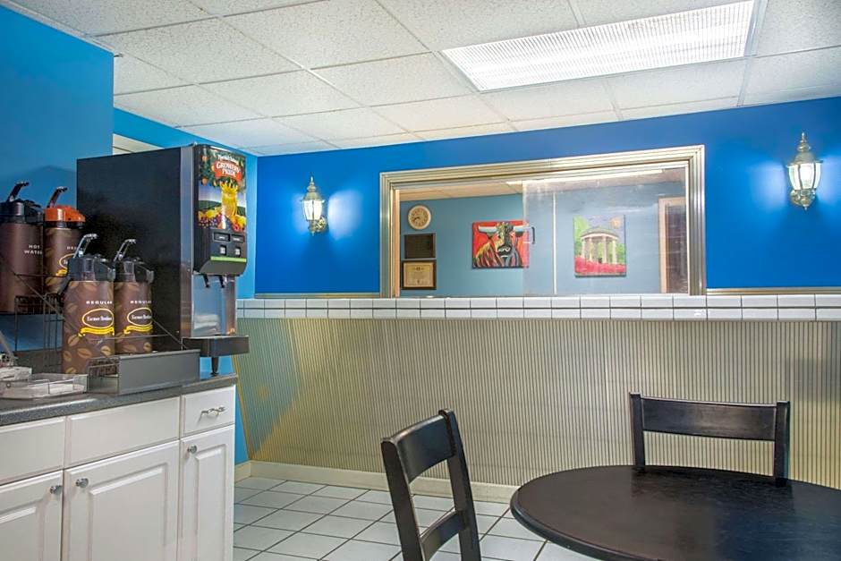 Super 8 by Wyndham Durham/University Area NC