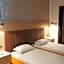 Metropolis Hotel