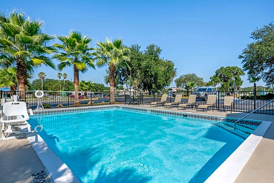 Quality Inn & Suites Leesburg Chain of Lakes