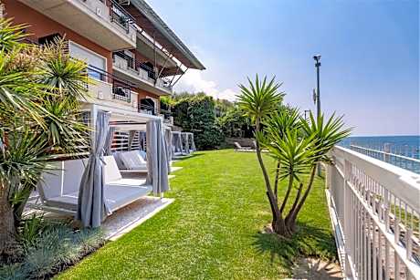 Triple Room Front Lake with Garden (2 adults + 1 child)