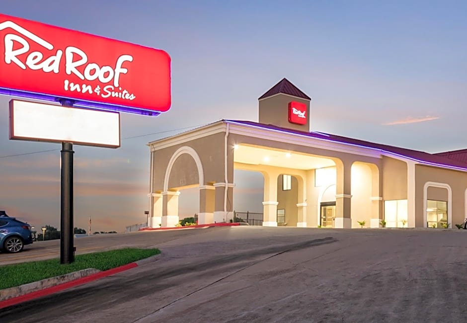 Red Roof Inn & Suites Austin East - Manor