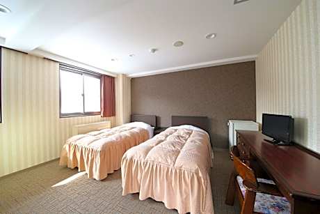 Twin Room with Private Bathroom