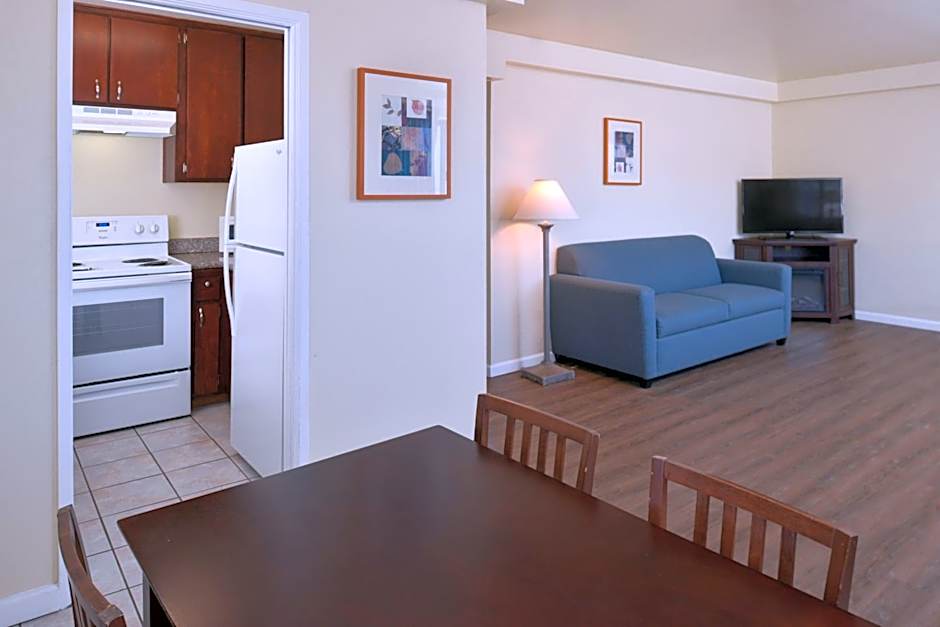 Edgewater Inn and Suites