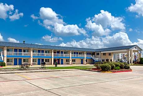 Days Inn by Wyndham Baytown TX