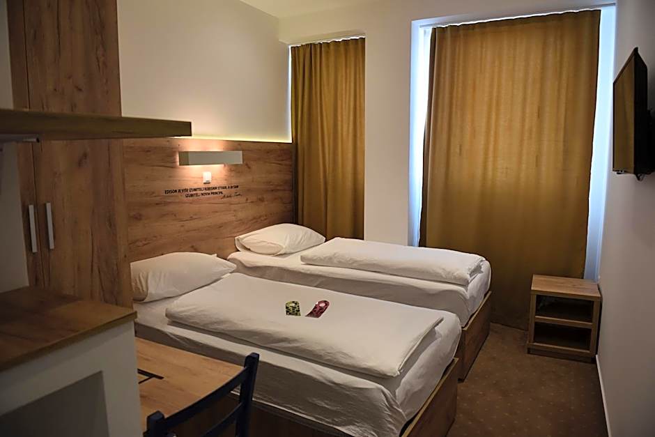 Hotel Argument