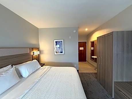 1 King Bed Standard