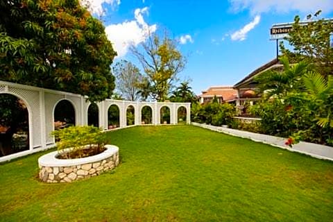 Hibiscus Lodge Hotel