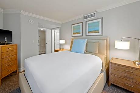 Deluxe Double Room with Side Sea View