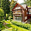 Hirschen Guesthouse - Village Hotel