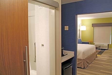 1 King Suite Mobil Acc Tub Extra Living