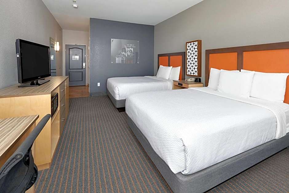 La Quinta Inn & Suites by Wyndham Dallas Love Field