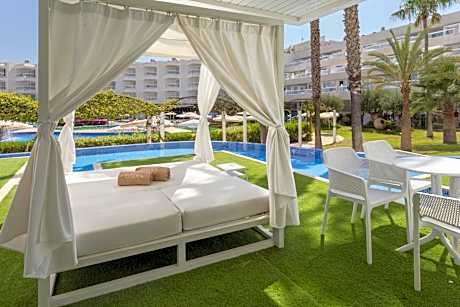 Junior Suite Swim Up with Garden View - Selected