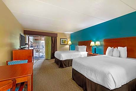2 Double Beds, Nonsmoking, Balcony, Pool View