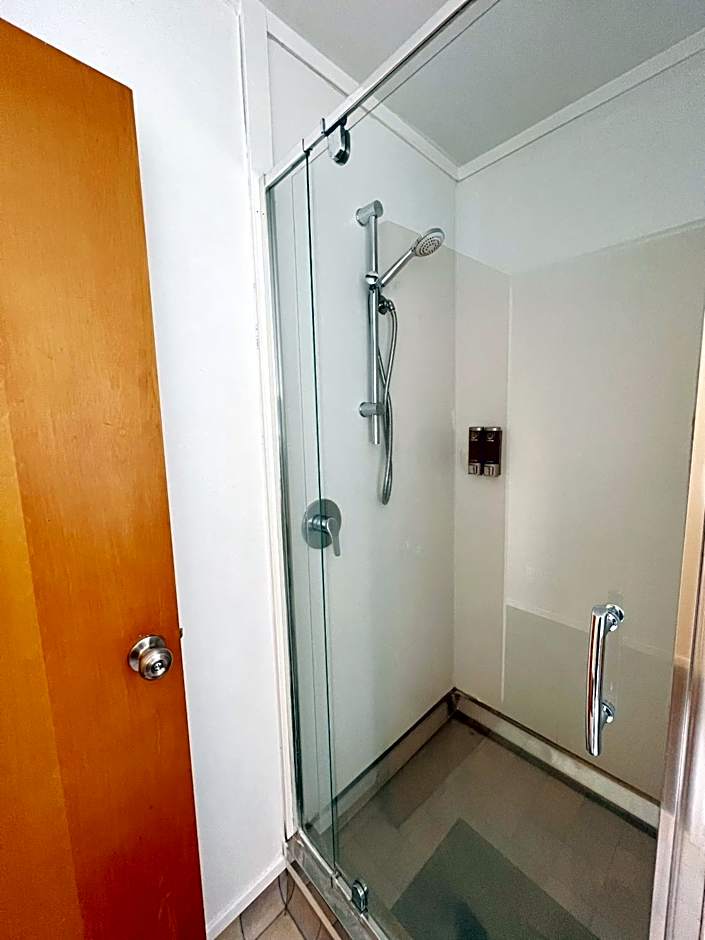 Kingswood Manor Motel