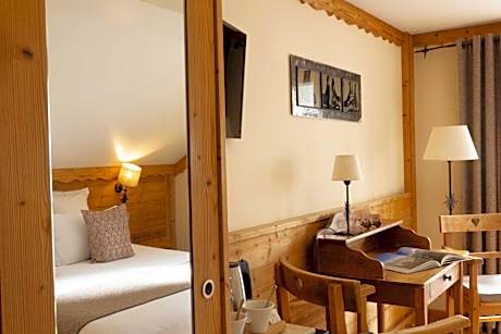 Superior Room with Balcony -Mountain View