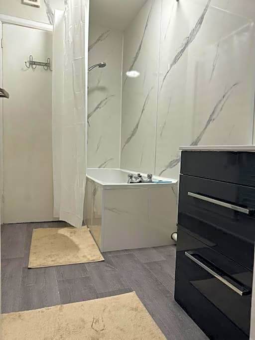 Room 3 • Double Bed in London King’s Cross