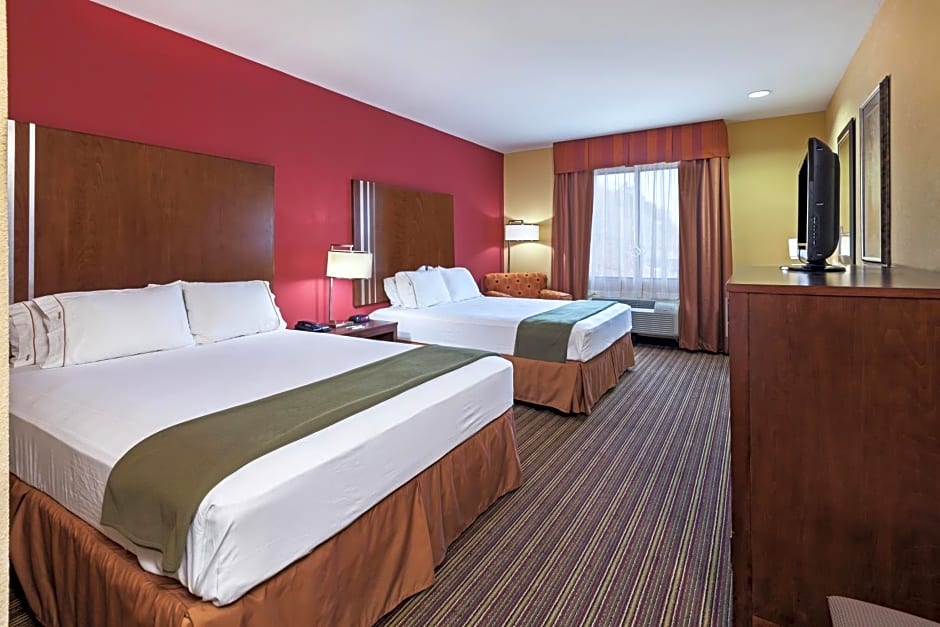 Holiday Inn Express & Suites Cleveland