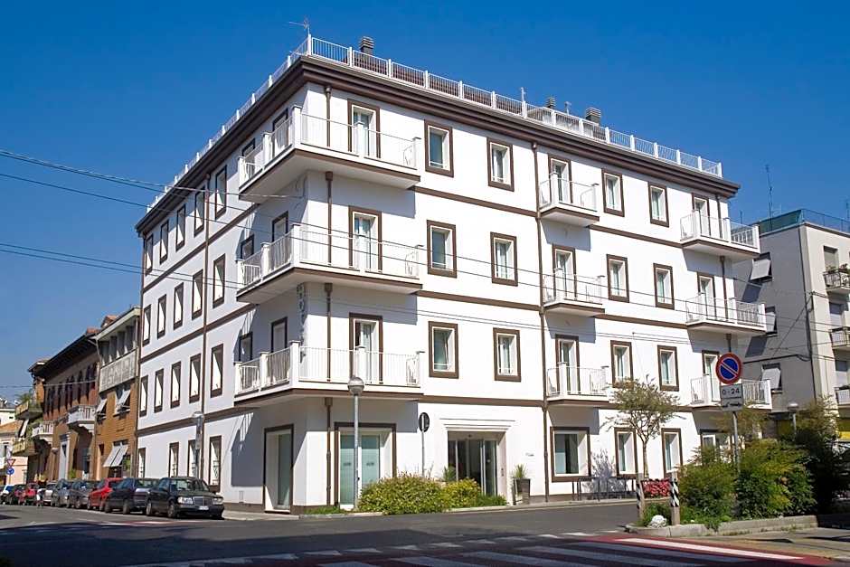 Card International Hotel