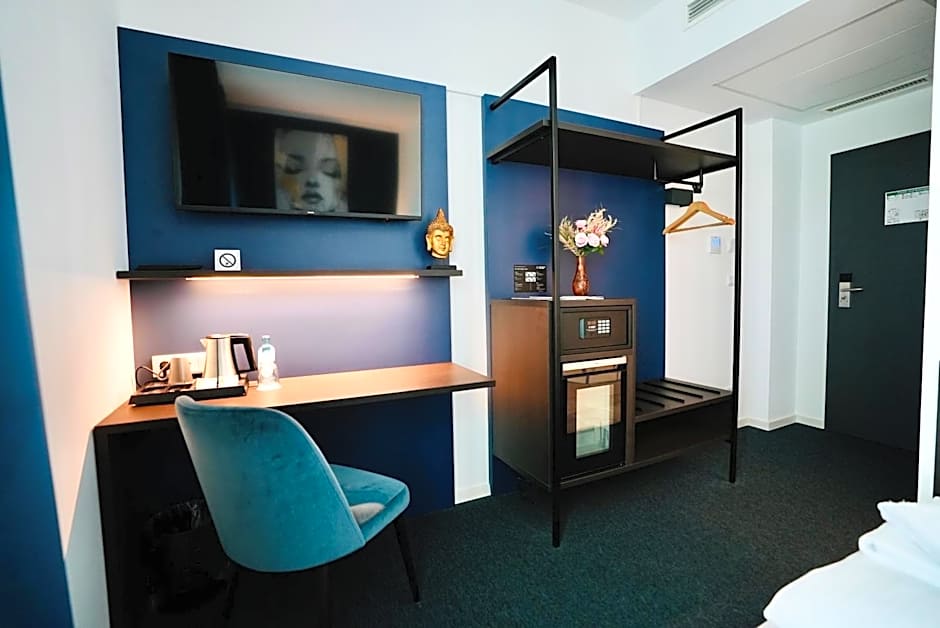 Arthotel Ambassador Wiesbaden - FREE PARKING