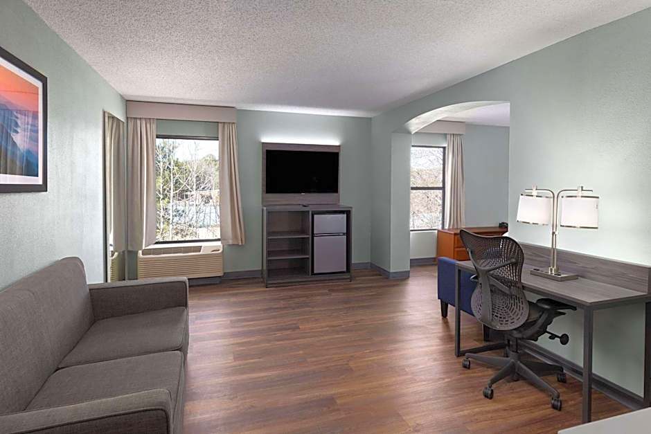 Baymont by Wyndham Creedmoor