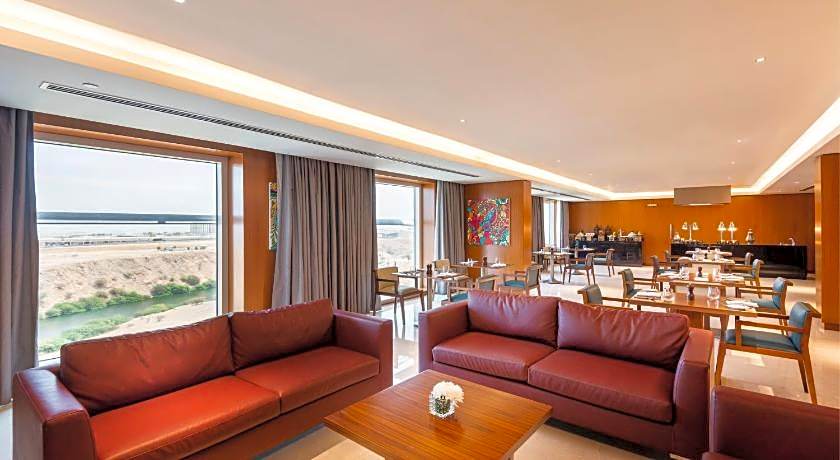 Crowne Plaza Muscat OCEC By IHG