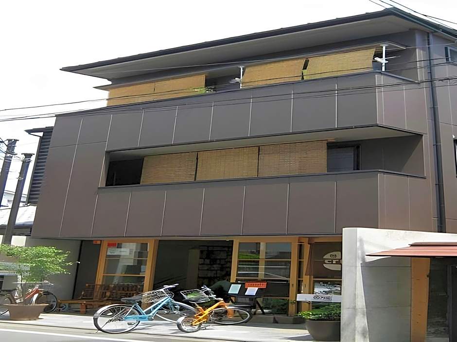 Guesthouse Hyakumanben Cross