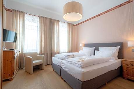 Family Room with separate Single Room