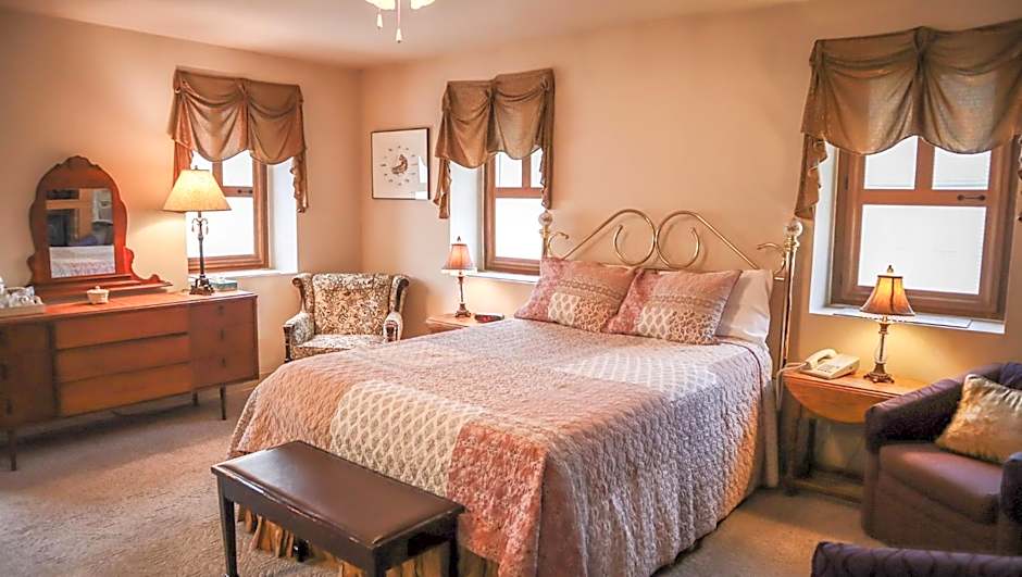 Mountain Creek Tavern