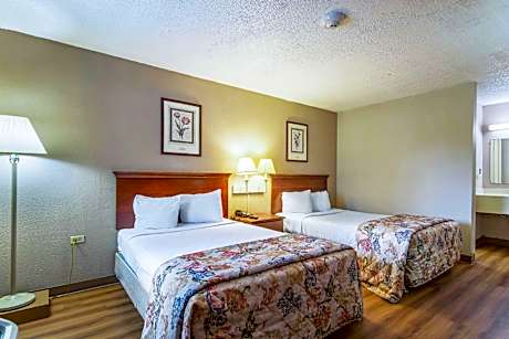 2 Full Beds | Mobility Accessible Tub Nsmk