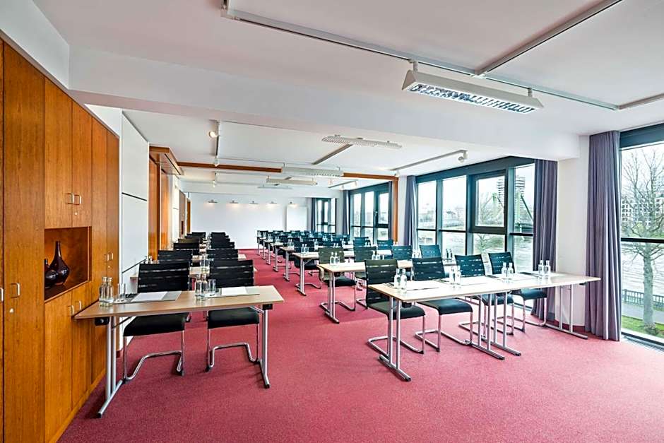 Lindner Hotel Frankfurt Main Plaza, part of JdV by Hyatt