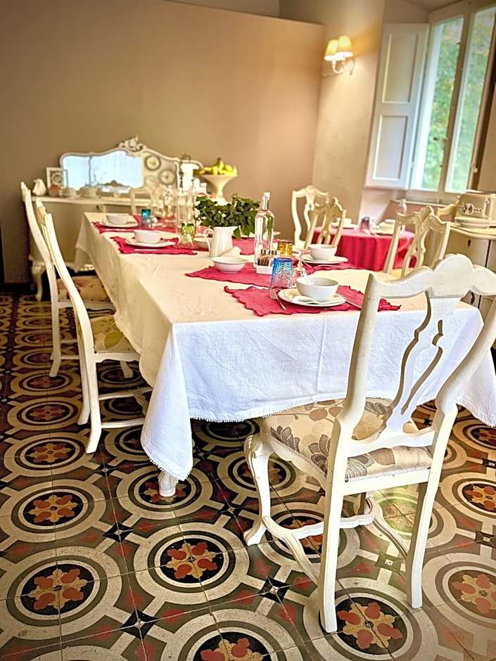 Villa La Dogana - B&B with a lovely garden - Private parking - Slow living in an old-fashioned historical home