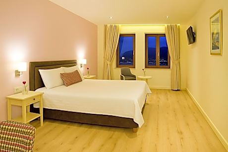 Superior Double Room with Lake View