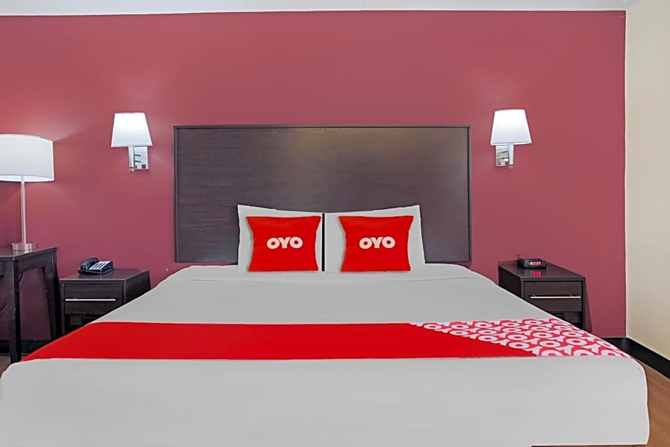 OYO Hotel McAllen Airport South - 1 mi from McAllen Medical Center
