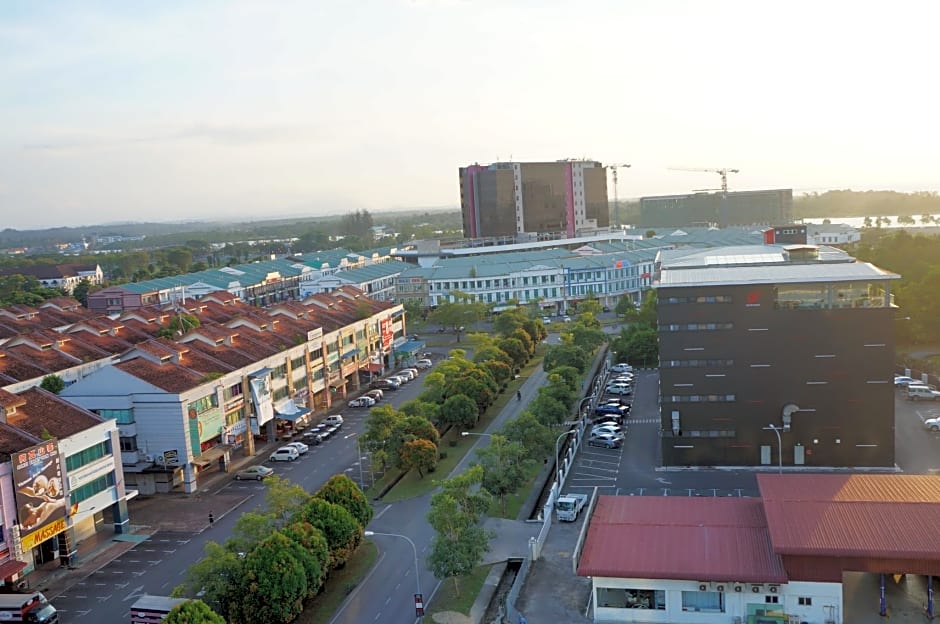 Greens Hotel & Suites