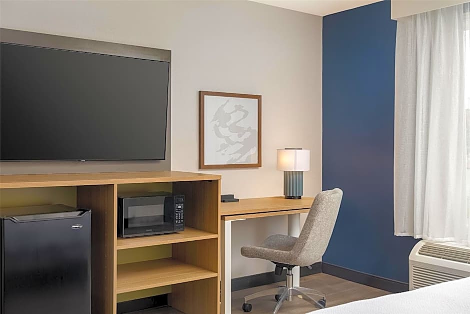 Spark by Hilton Woodstock