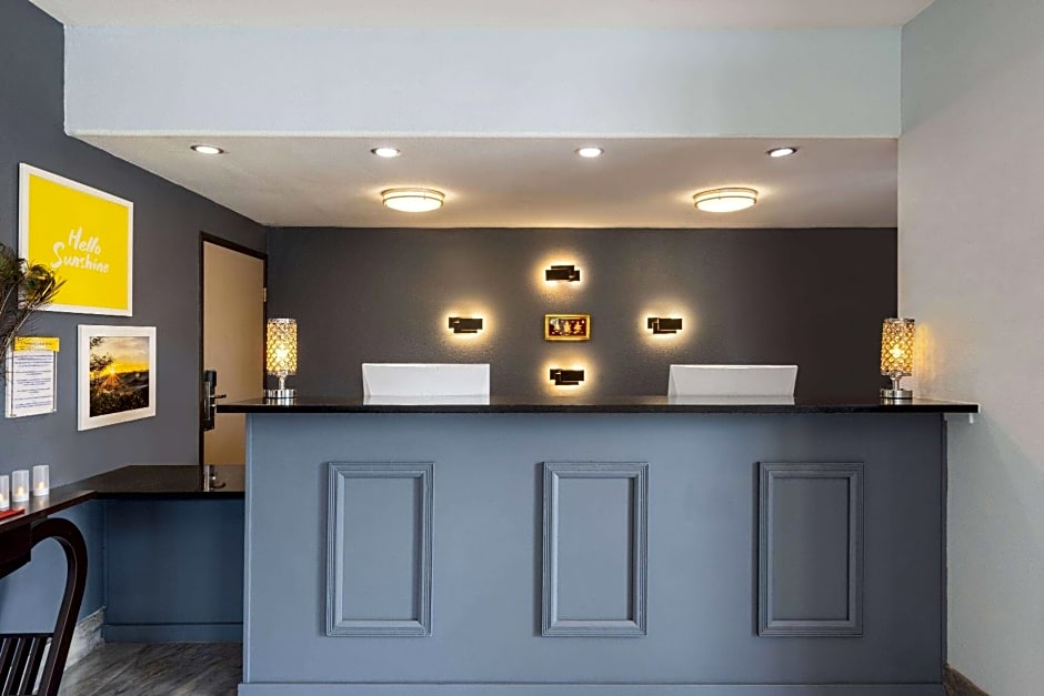 Days Inn & Suites by Wyndham Tucson/Marana