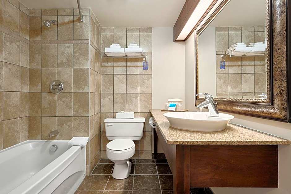 Travelodge Hotel & Convention Center by Wyndham Quebec City