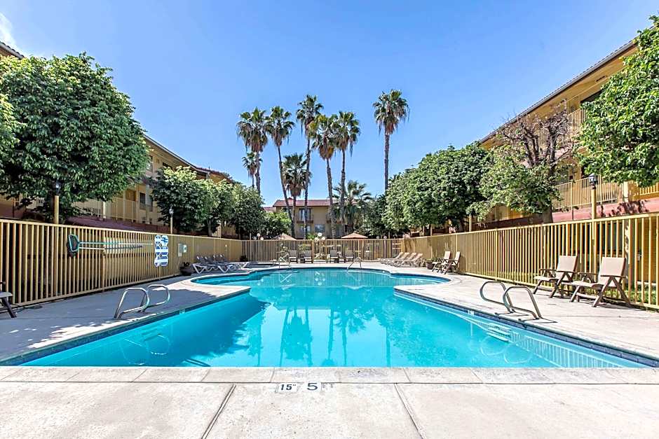Quality Inn & Suites Bakersfield