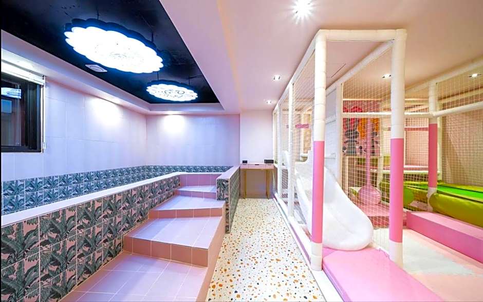 Jangyu Almond Kids Hotel