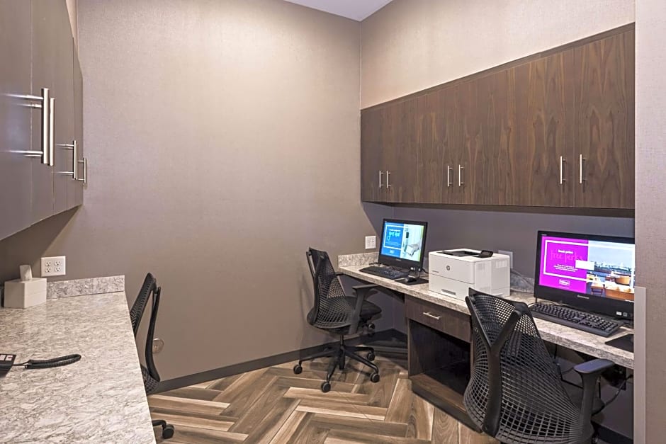 Hampton Inn By Hilton and Suites Minneapolis University Area, MN